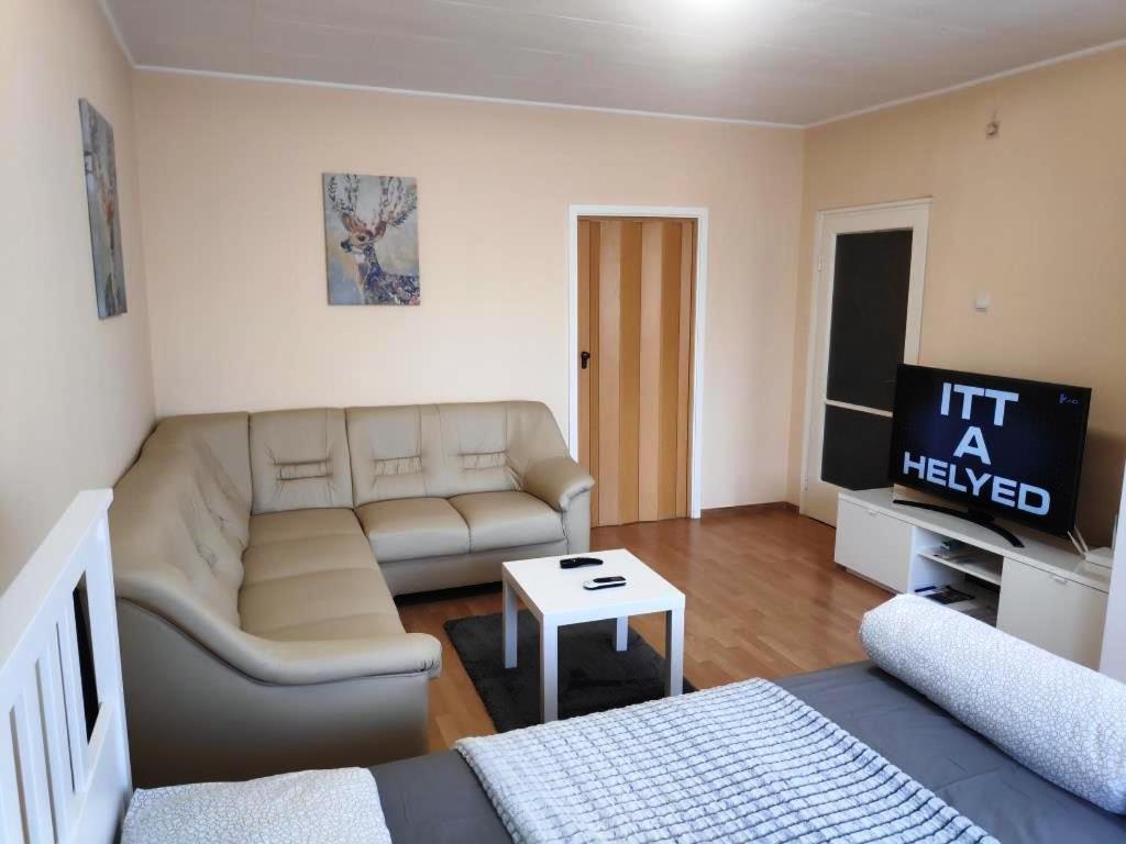 Апартаменти Koelcsey Apartman Сексард Екстер'єр фото